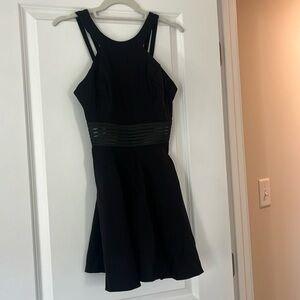 ASOS PETITE BLACK MINI HALTER DRESS WITH MESH LINES IN MIDDLE

SIZE US 4